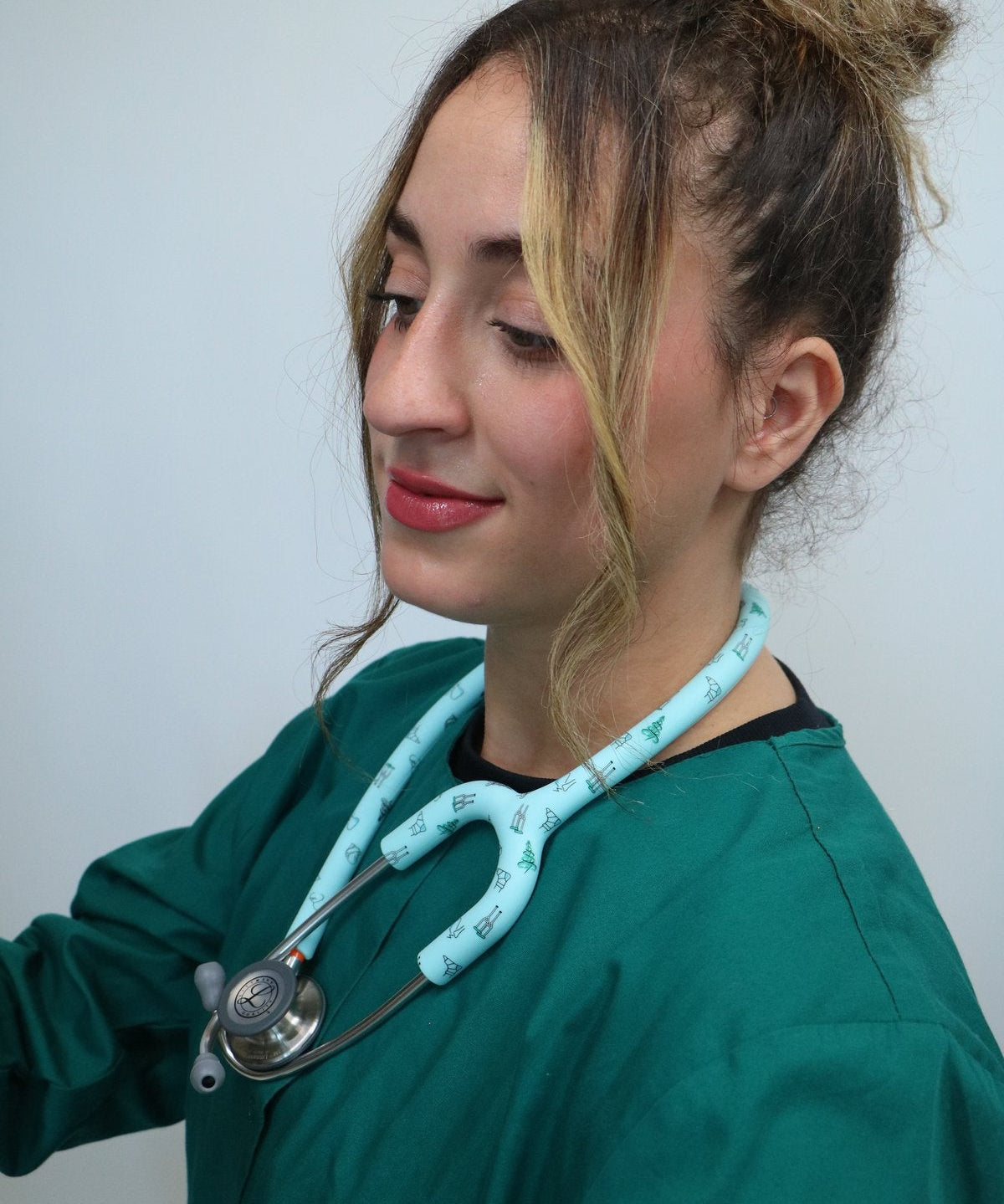 Étui à stéthoscope Blue Nursing porté