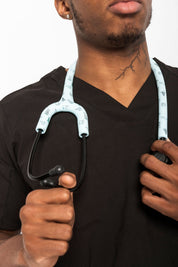 Étui à stéthoscope Blue Nursing porté