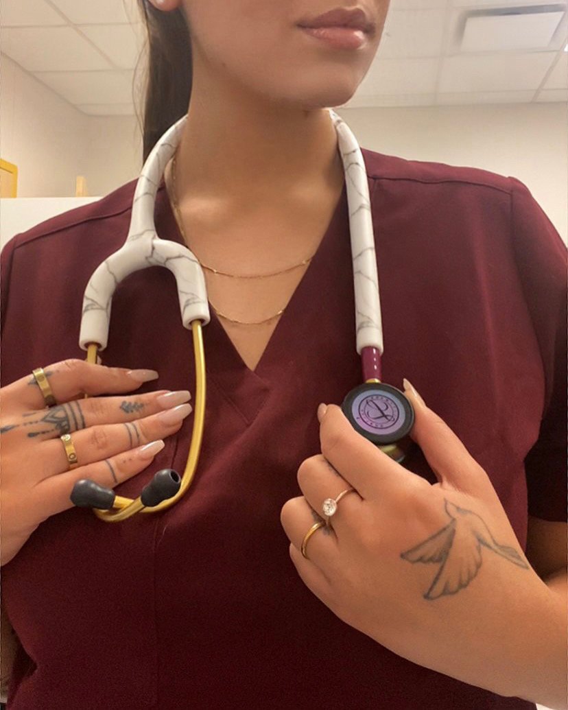 Étui à stéthoscope Marble porté